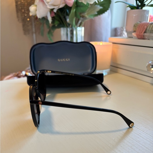 Authentic Gucci Elegant Black Sunglasses.  Pristine Condition.  NWOT. - Picture 10 of 14